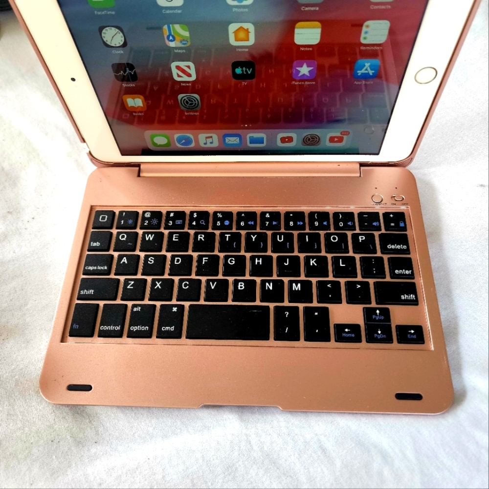 Apple iPad mini 3 64GB, Wi-Fi + Cellular (Unlocked), 7.9in - Gold (CA)